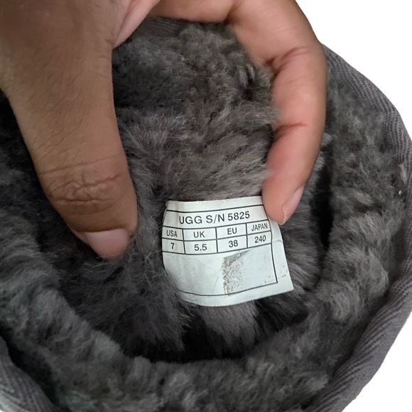 UGG Women’s Classic Short II - Bestseller!! - Picture 9 of 9